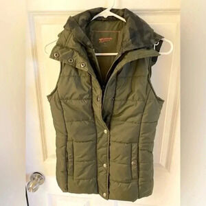 Arizona Jeans Size XS Hooded Puffer Vest